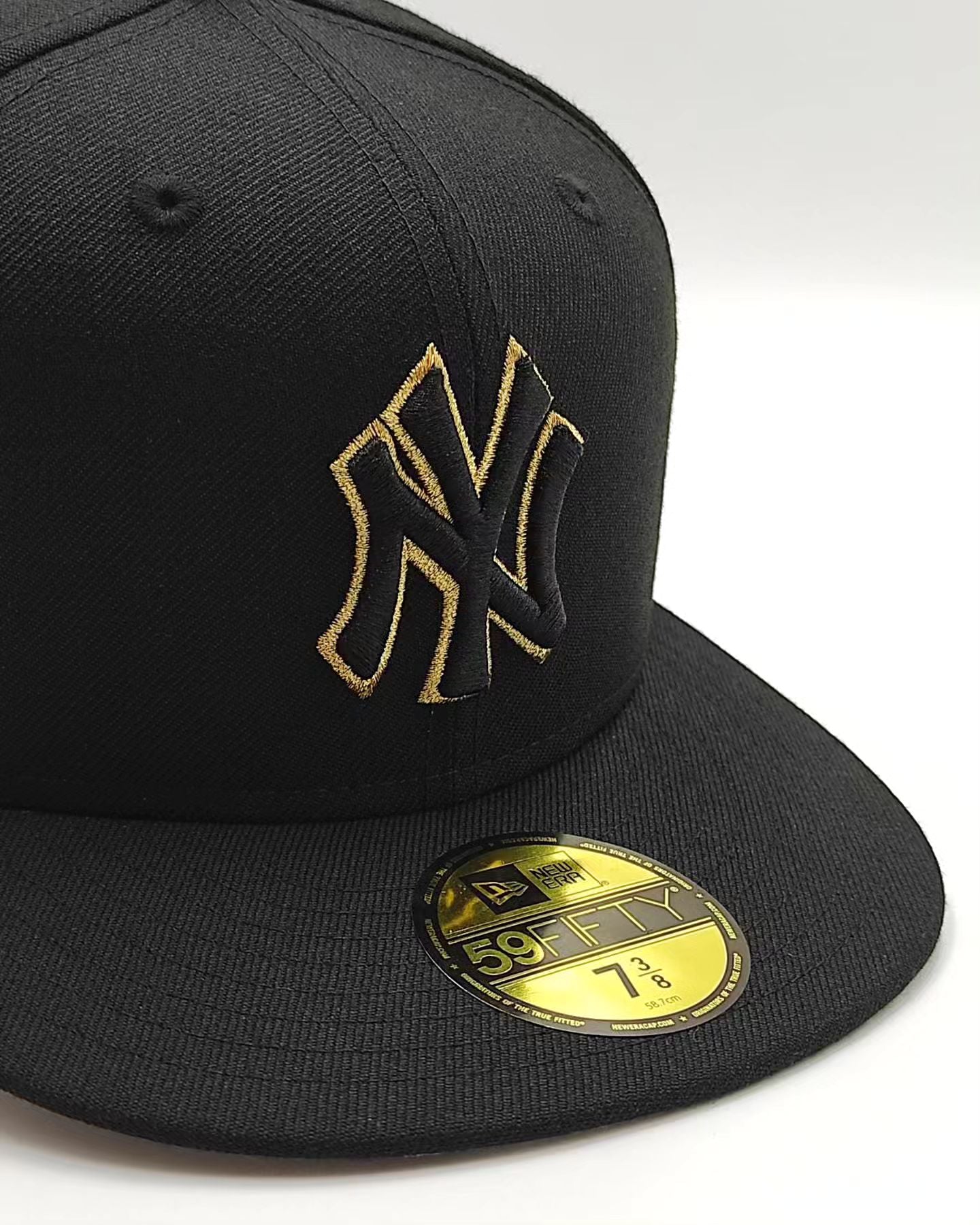 New Era New York Yankees 59Fifty metalicc accent