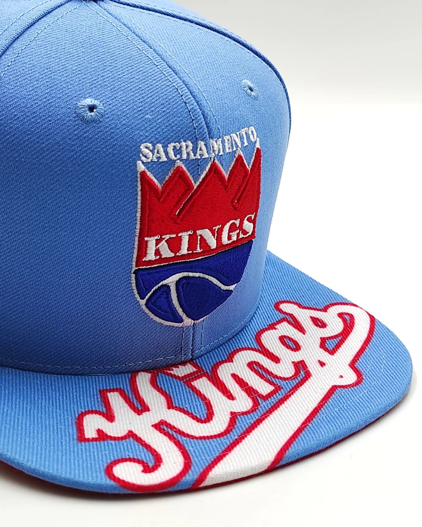 Gorra Snapback Mitchell & Ness SWINGMAN POP de los Sacramento Kings - Cielo
