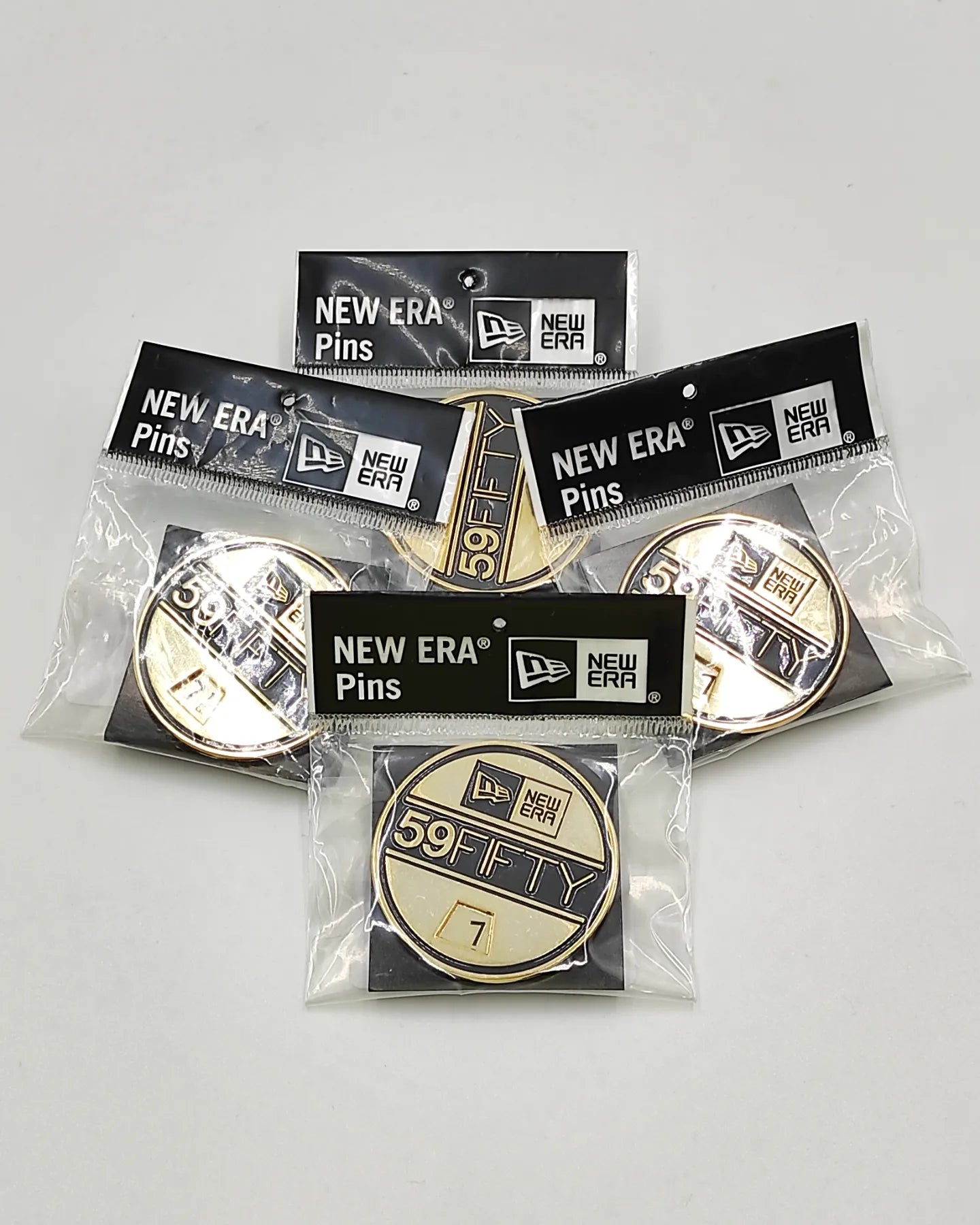 Pin oficial NewEra USA - Giratorio