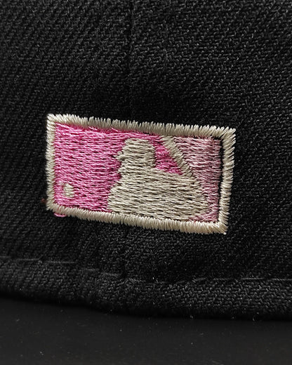 New Era 59fifty cookies and cream Seattle Mariners 30th Aniversario patch hat - black/pink