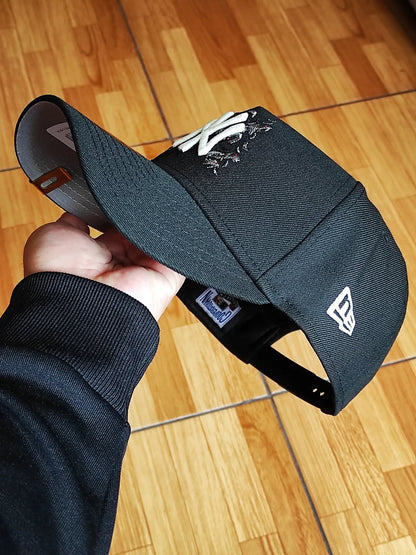 New Era New York Yankees Subway Series 2000 Black Prime Edition 9Forty A Frame Snapback glow 🔦 brilla en la oscuridad