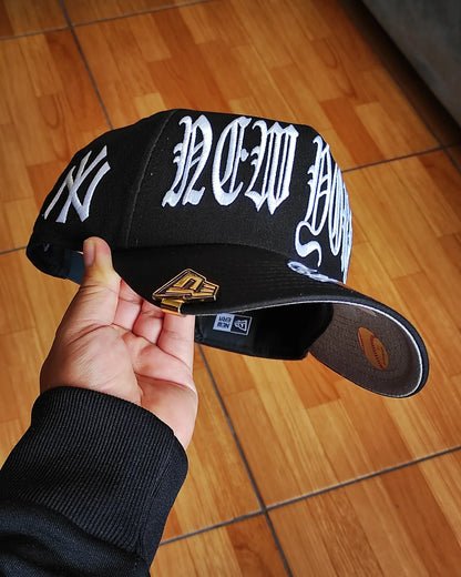 New York Yankees ' Gothic ' 9FORTY A-Frame Snapback