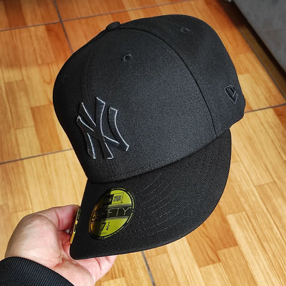 New Era New York Yankees World Series 1999 Liquid Titanium Edition 59Fifty Fitted Hat