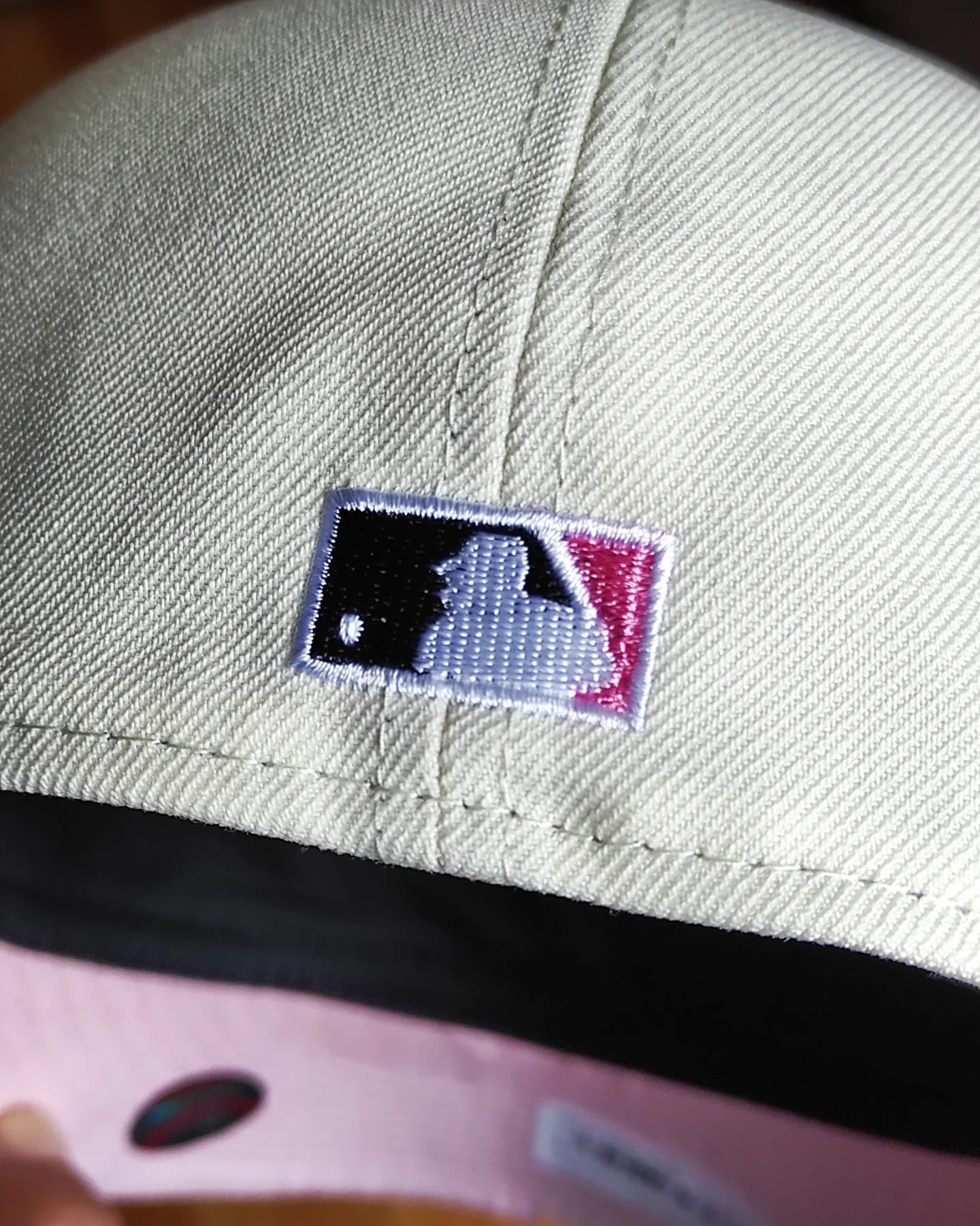 New Era New York Yankees Rose Chrome Black / pink edition 59fifty fitted