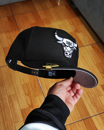 Chicago Bulls Gray Bottom City Art Side Patch New Era 9Fifty Snapback - Black/White