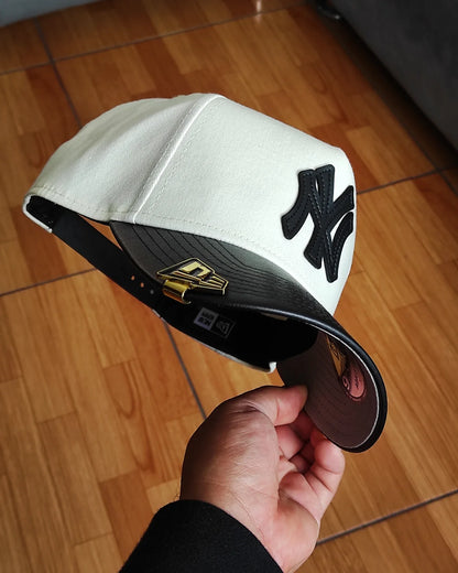 New Era New York Yankees 'visor cuero'' 9FORTY A-Frame Snapback