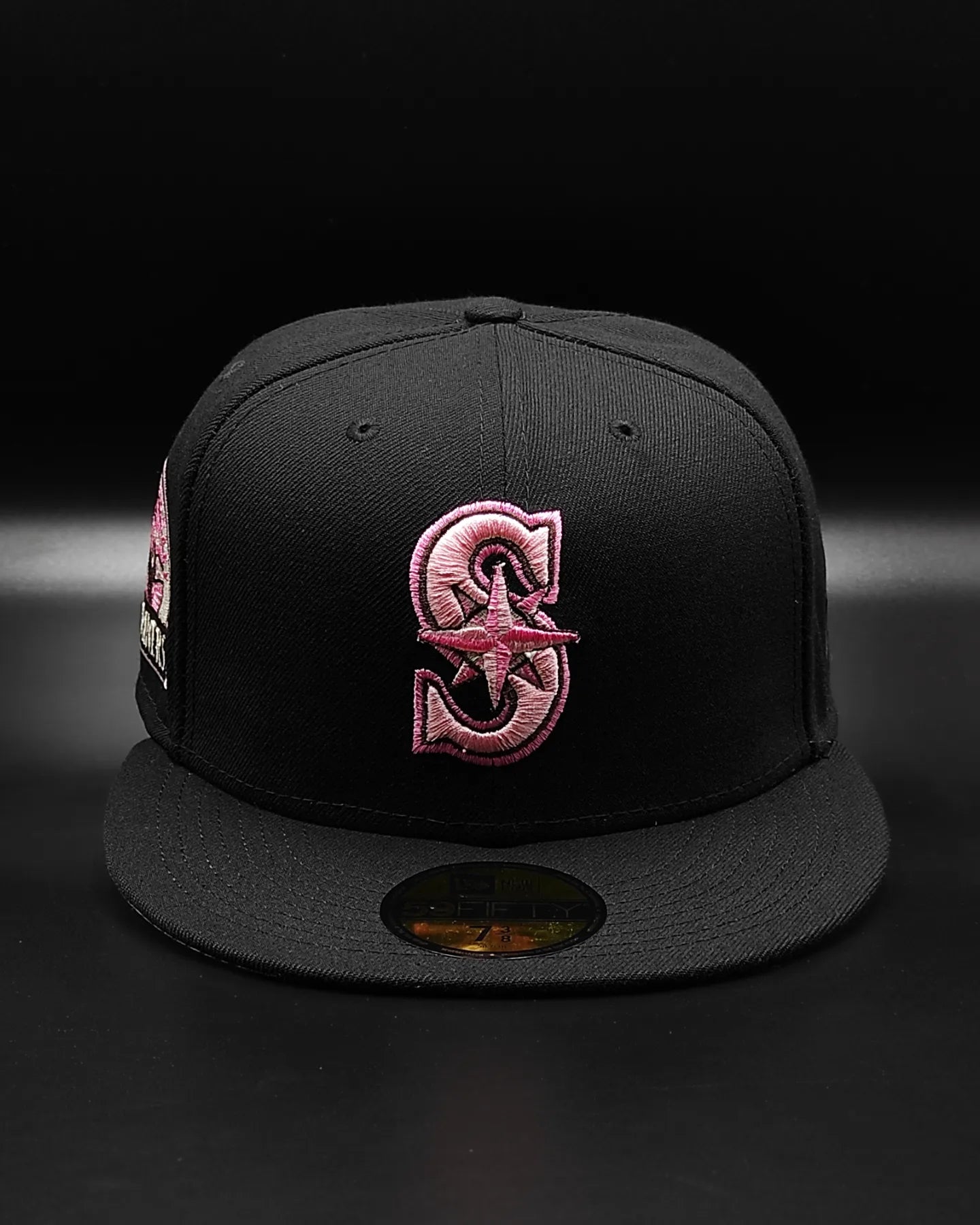 New Era 59fifty cookies and cream Seattle Mariners 30th Aniversario patch hat - black/pink
