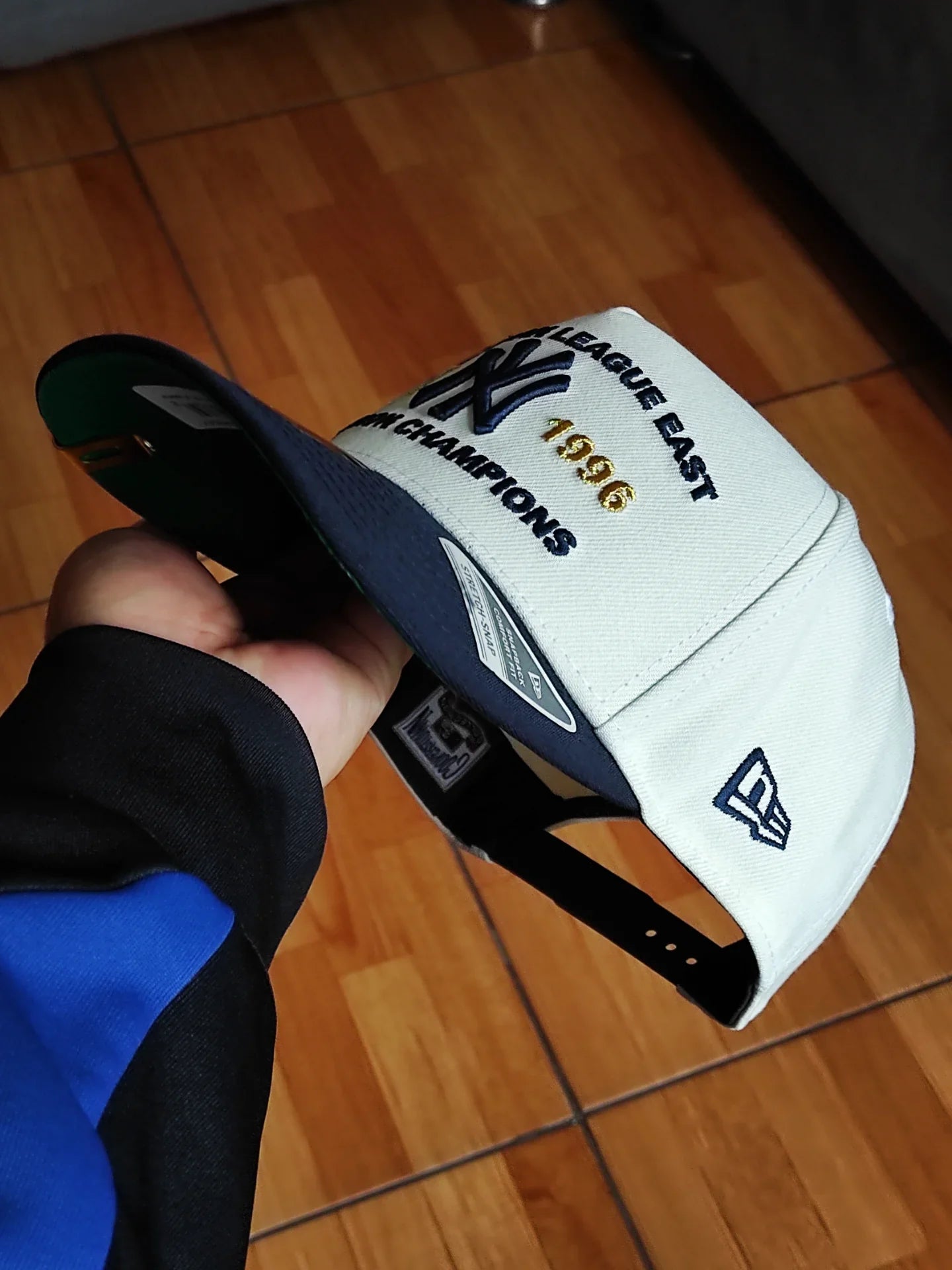 New Era New York Yankees MLB league Chrome Navy 9FIFTY AFRAME Snapback