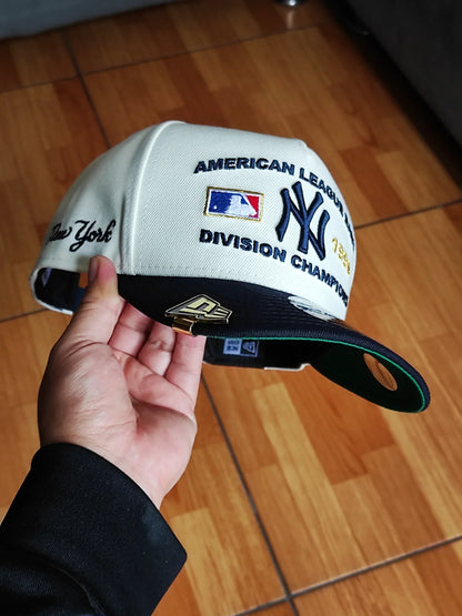 New Era New York Yankees MLB league Chrome Navy 9FIFTY AFRAME Snapback