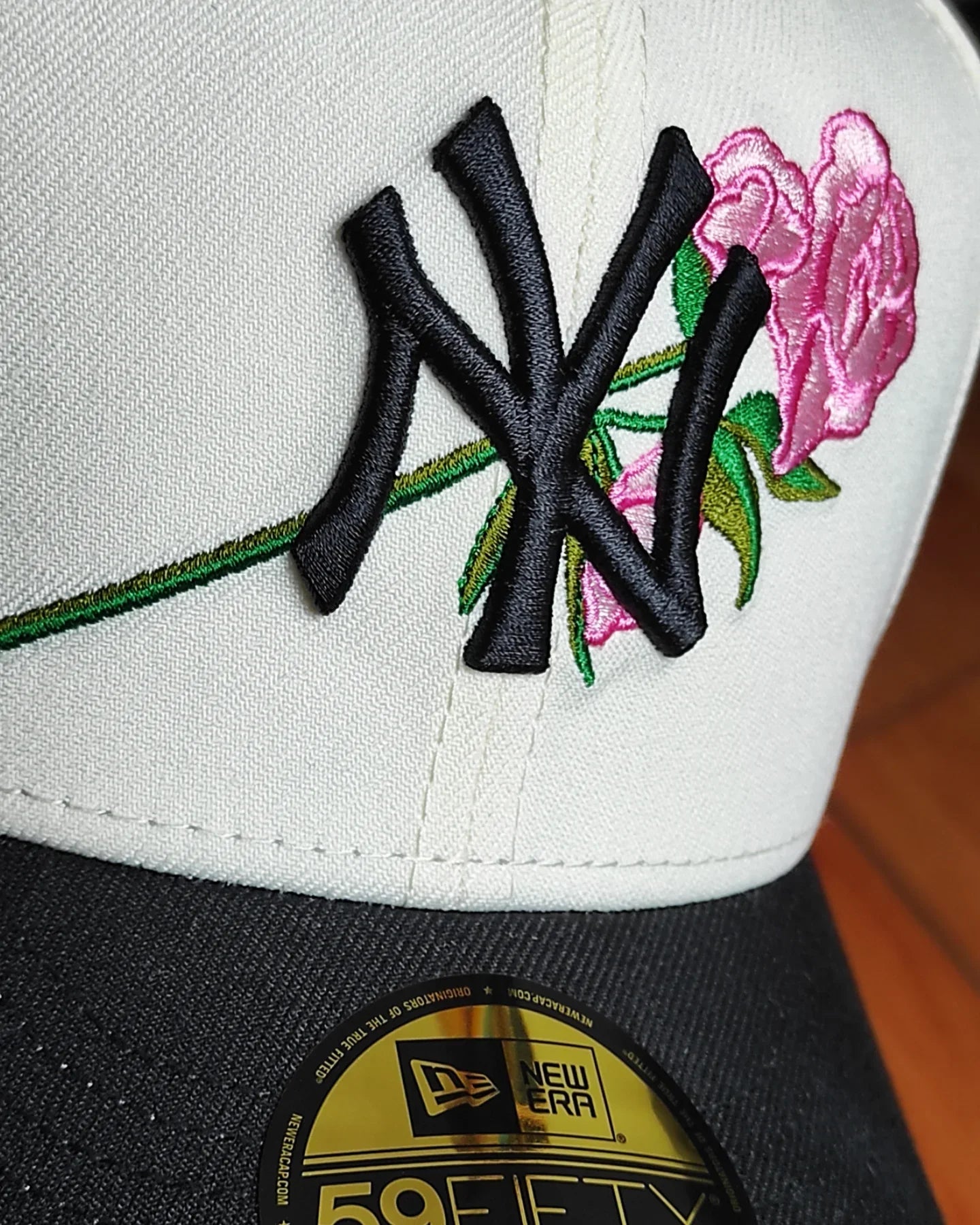 New Era New York Yankees Rose Chrome Black / pink edition 59fifty fitted