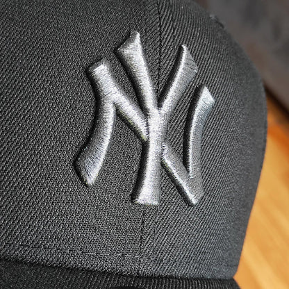 New Era New York Yankees World Series 1999 Liquid Titanium Edition 59Fifty Fitted Hat