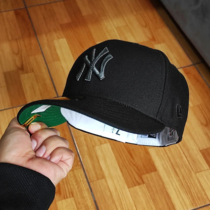 New Era New York Yankees World Series 1999 Liquid Titanium Edition 59Fifty Fitted Hat