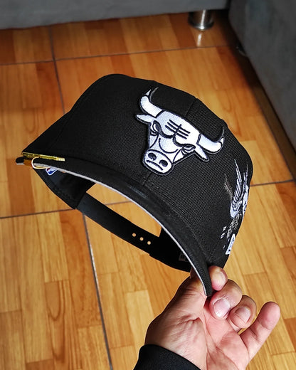 Chicago Bulls Gray Bottom City Art Side Patch New Era 9Fifty Snapback - Black/White