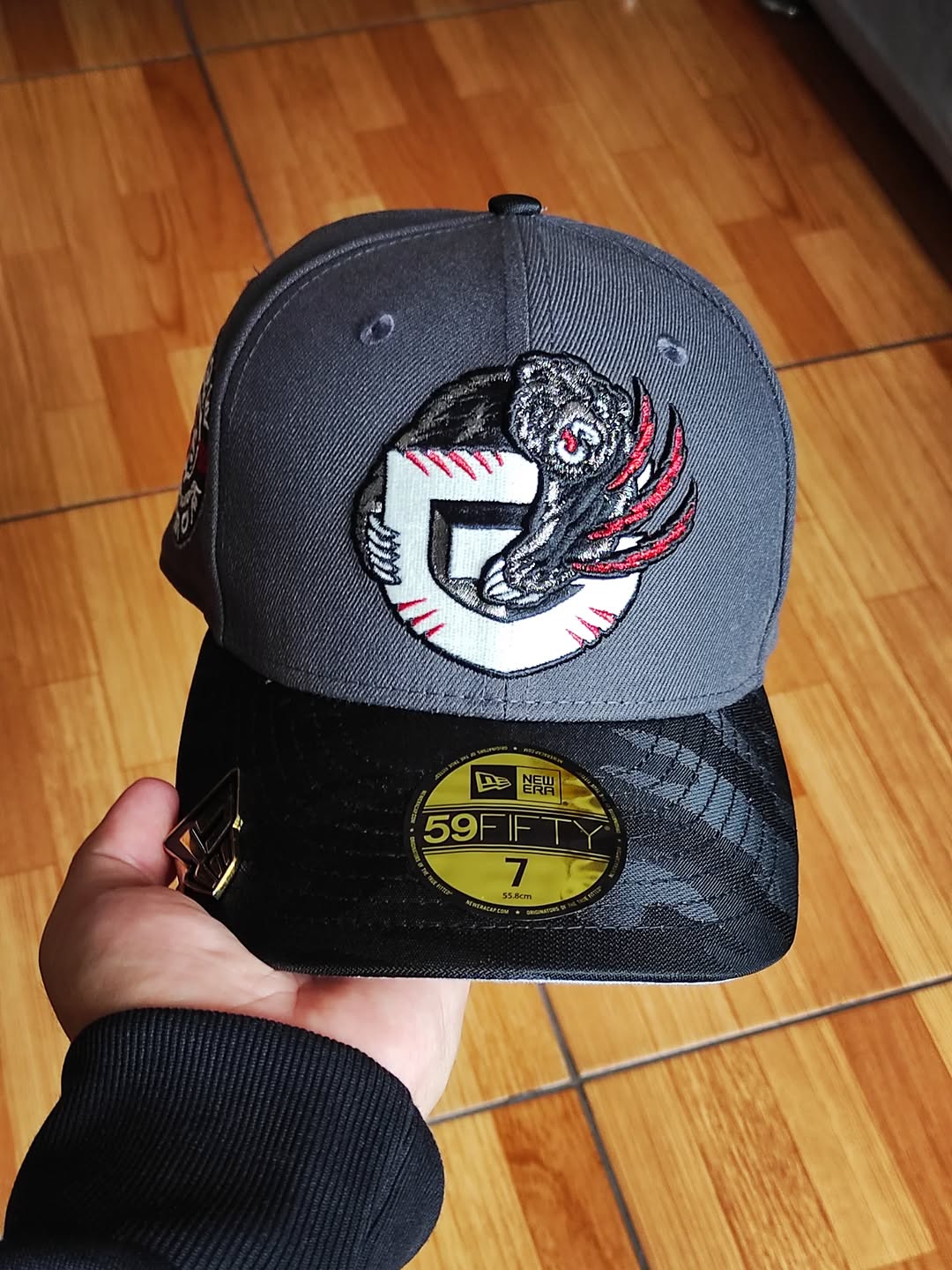 New Era Vancouver Grizzlies 30 Seasons Dark Gray Glow In The Dark Edition 59Fifty Fitted Hat