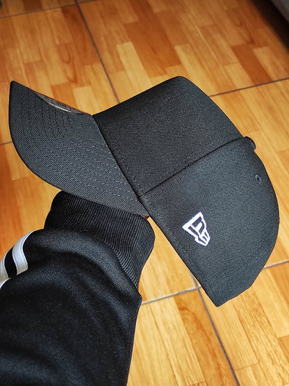 New Era Essential tagging black 9Forty A-Frame