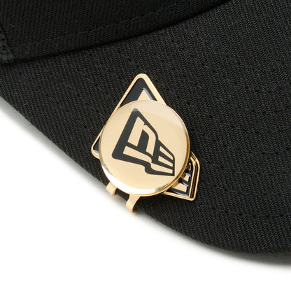 Pin Gold metálico New Era Flag