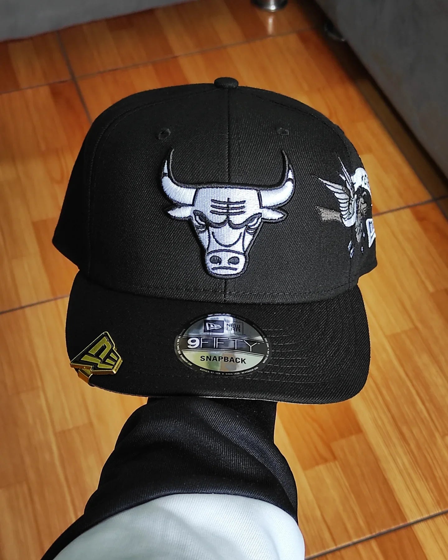 Chicago Bulls Gray Bottom City Art Side Patch New Era 9Fifty Snapback - Black/White