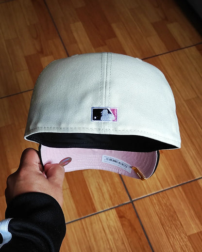 New Era New York Yankees Rose Chrome Black / pink edition 59fifty fitted