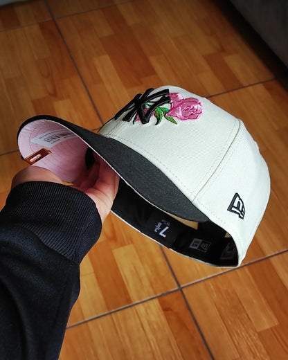 New Era New York Yankees Rose Chrome Black / pink edition 59fifty fitted