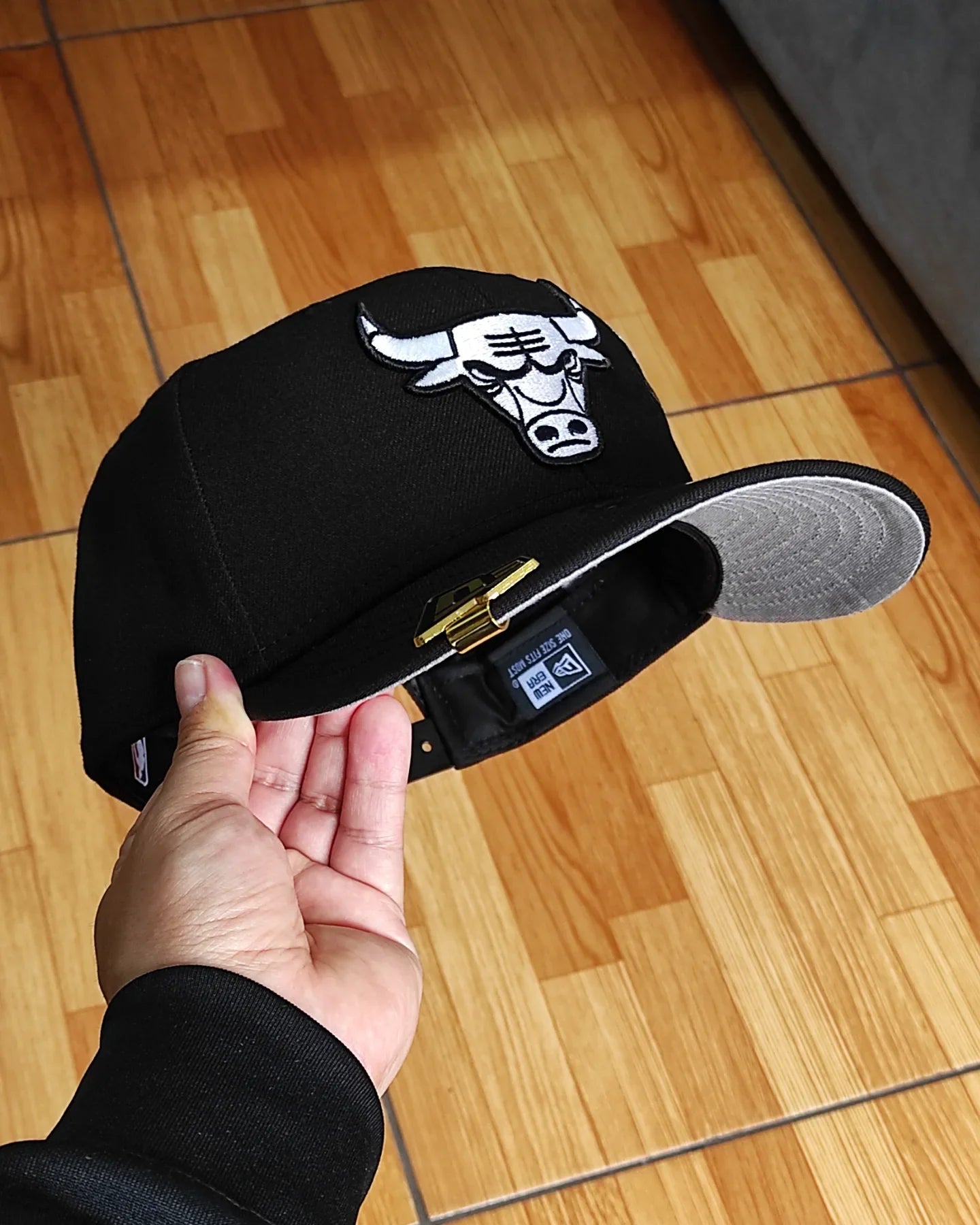 Chicago Bulls Gray Bottom City Art Side Patch New Era 9Fifty Snapback - Black/White