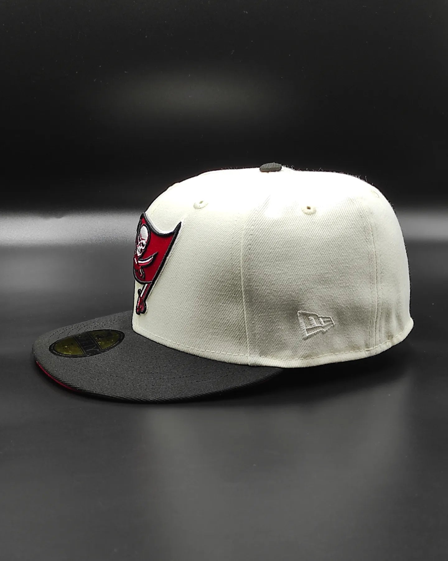 New Era Tampa Bay Buccaneers 30th Anniversary Cream Dome Edition 59Fifty Fitted Hat