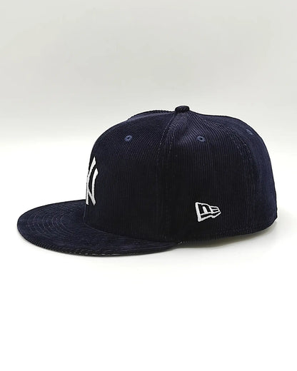 Chicago Bulls OLD SCHOOL CORDUROY SIDE-PATCH Black Fitted Hat by New Era