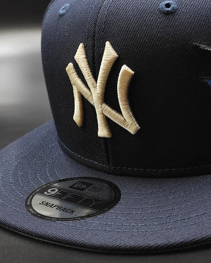New York Yankees Gray Bottom City Art Side Patch New Era 9Fifty Snapback - Navy Blue