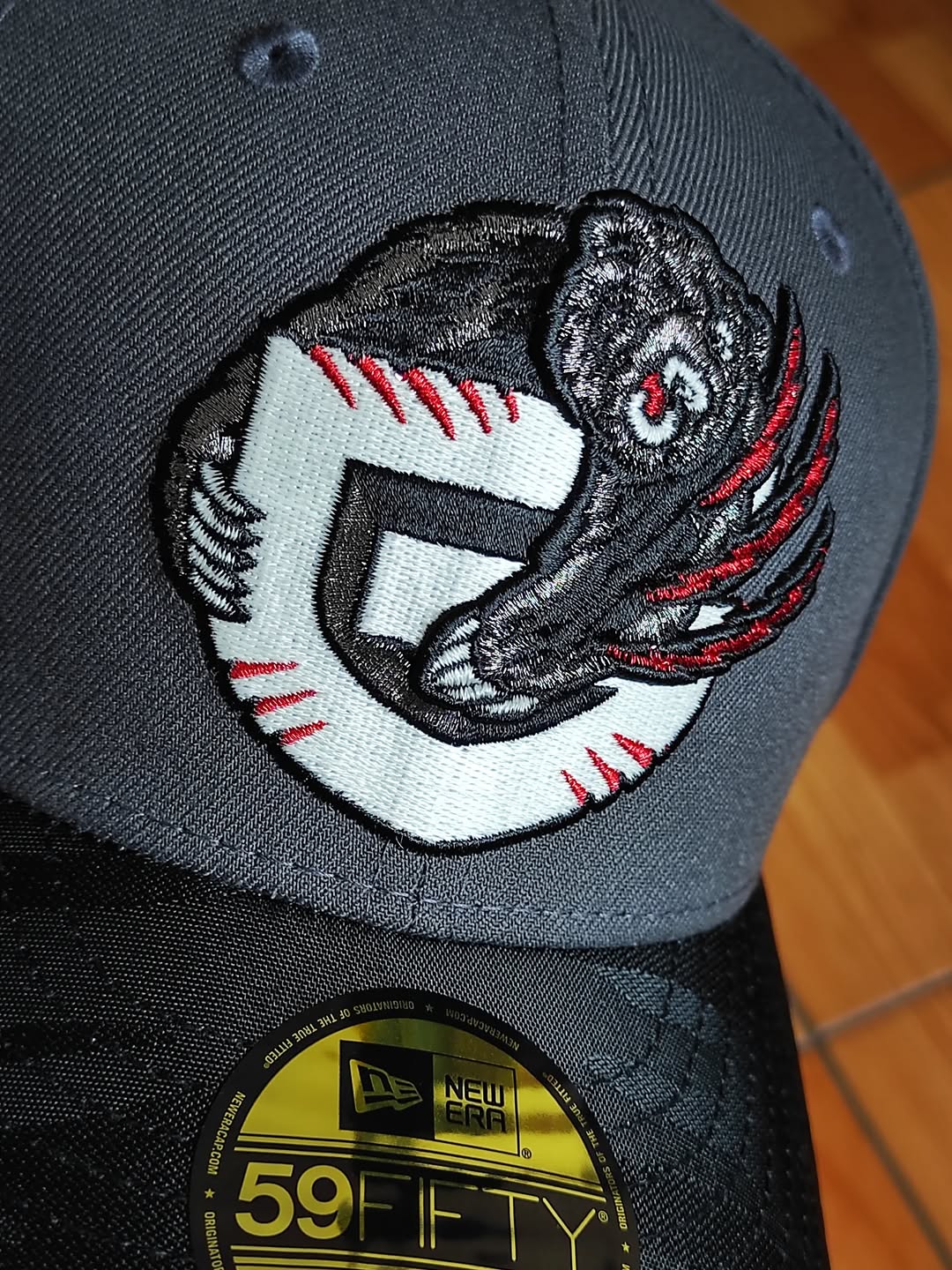 New Era Vancouver Grizzlies 30 Seasons Dark Gray Glow In The Dark Edition 59Fifty Fitted Hat