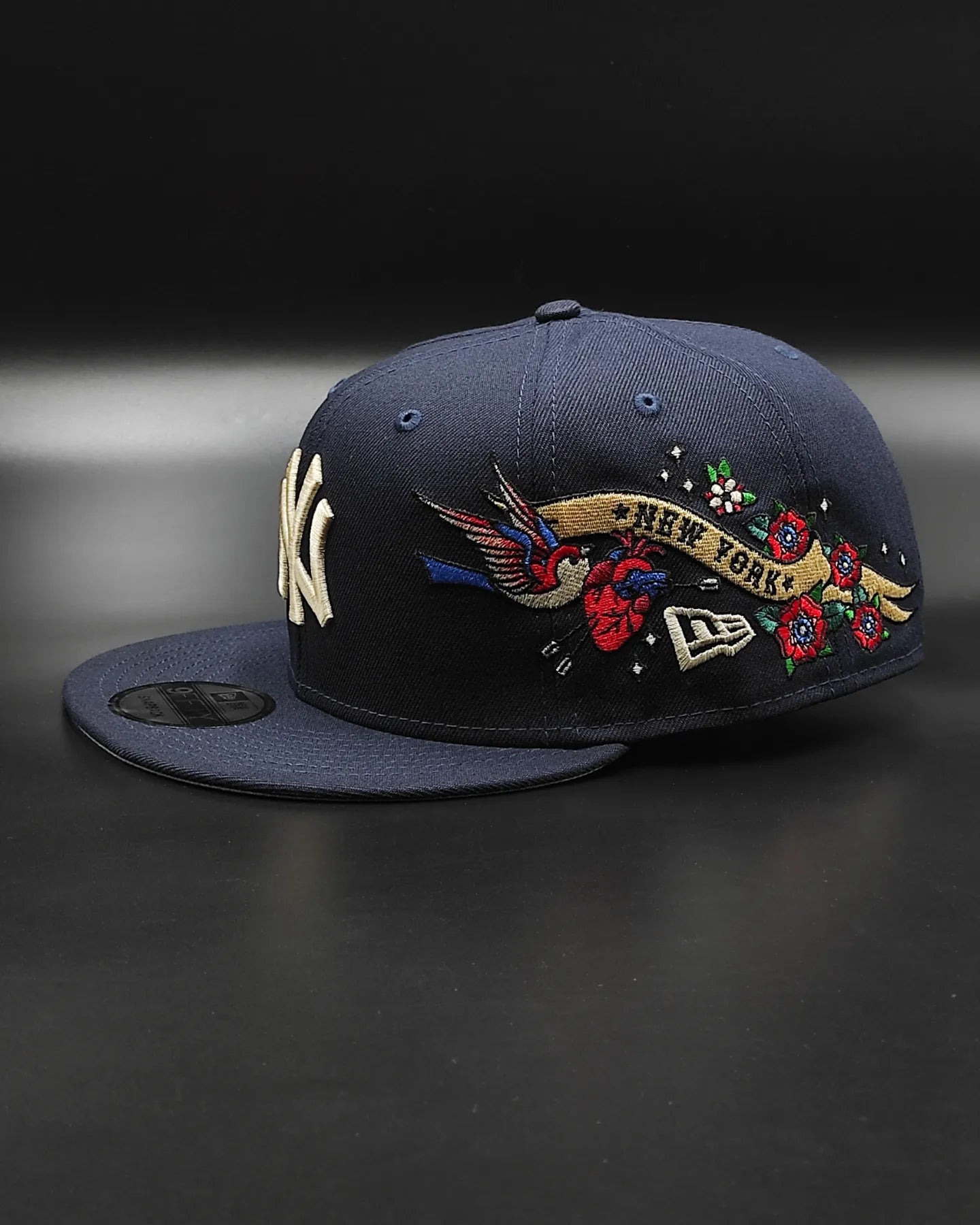 New York Yankees Gray Bottom City Art Side Patch New Era 9Fifty Snapback - Navy Blue