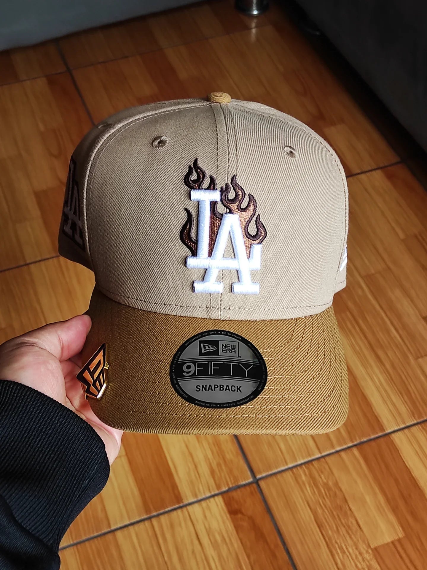 New Era Los Angeles Dodgers flame 🔥two Tone Brown light  9FIFTY snapback