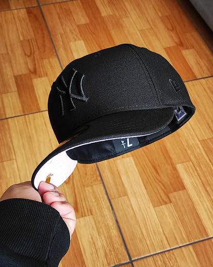 New Era New York Yankees World Series 1999 Black Pink Edition 59Fifty Fitted Hat